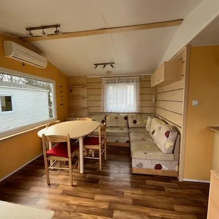 Parque de vacaciones De La Croix D'arles 3*