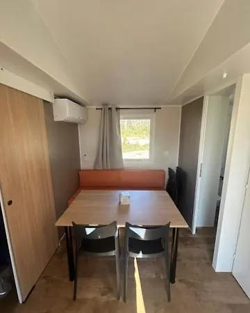 Prázdninový areál De La Croix D'arles 3*