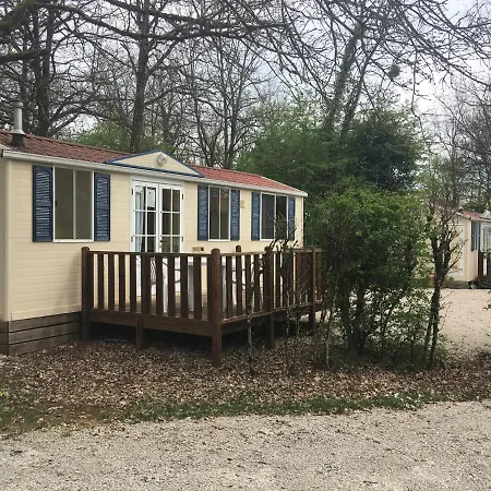 De La Croix D'arles Tatil parkı