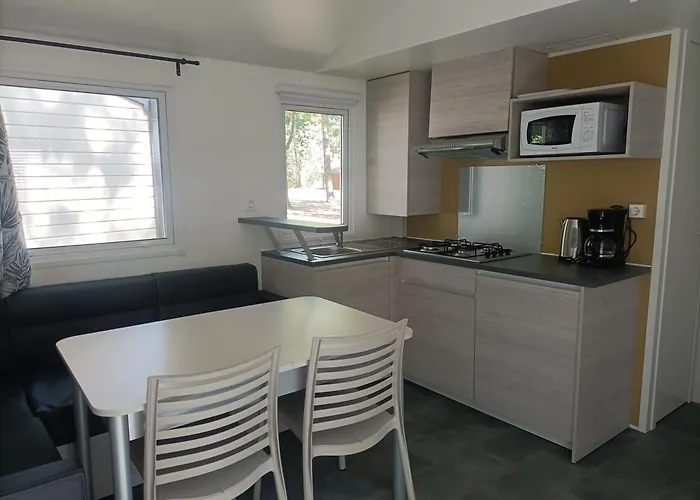 De La Croix D'arles 3*