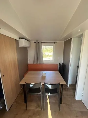 Prázdninový areál De La Croix D'arles 3*